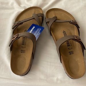 NWT Birkenstocks US 9 Cross toe